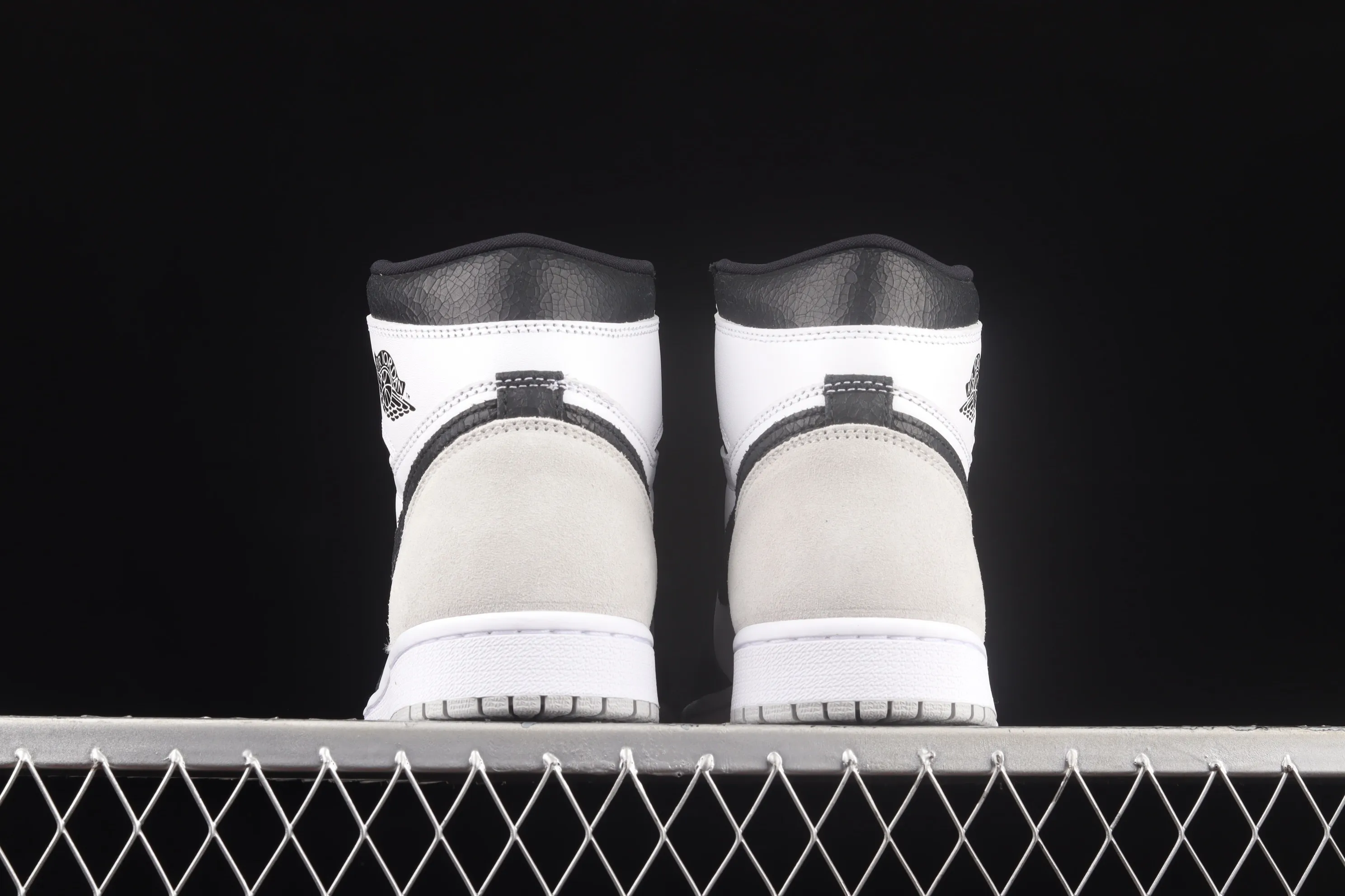 All categories Air Jordan Jordan series basketball shoes Air Jordan 1 High L version Air Jordan 1 High OG "Stage Haze" AJ1 Joe 1 black and gray toe 555088-108